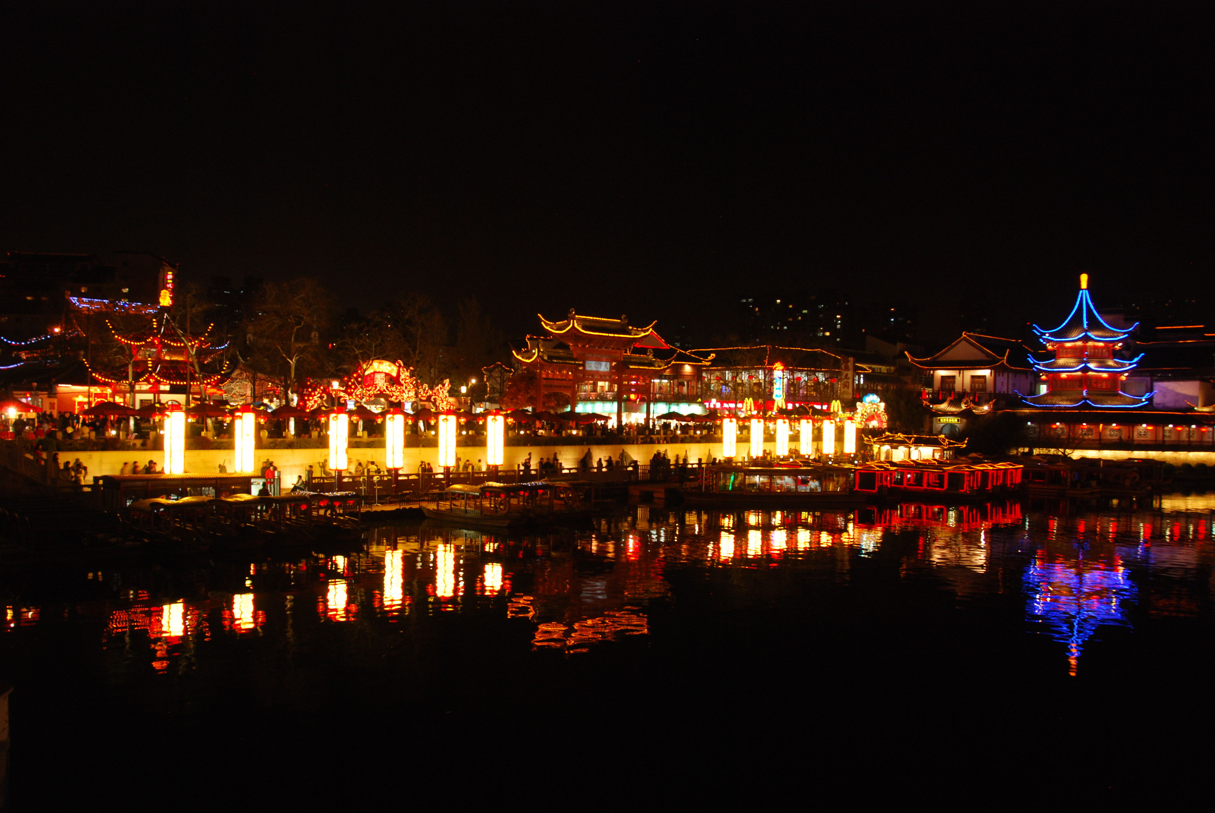 南京夫子庙秦淮河夜景 - 图片来自 Wikimedia Commons