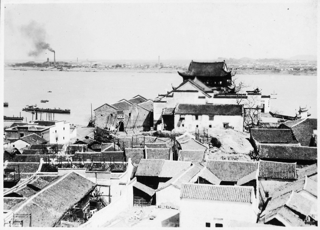 从晴川阁望武昌